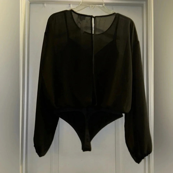 Le Lis Collection Parsons Chiffon Bodysuit - Picture 4 of 5